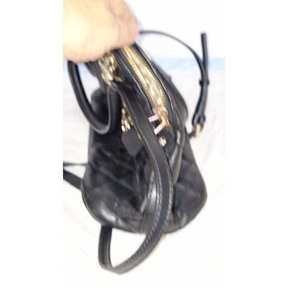 A Guess Vegan Leather Quilted Handbag Satchel Crossbody Black Trendy READ - Picture 4 of 11